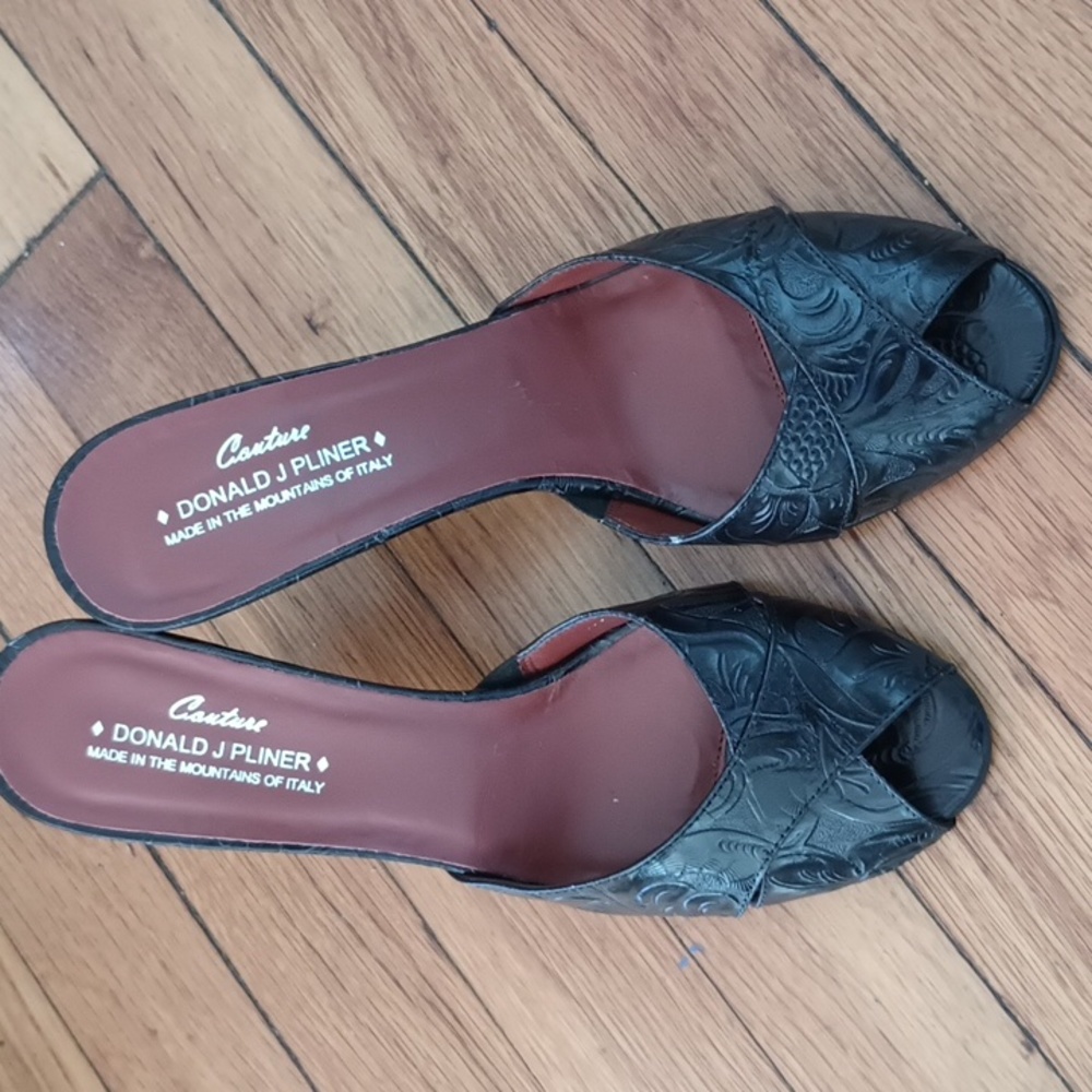 Donald J Pliner 8.5 heels like new